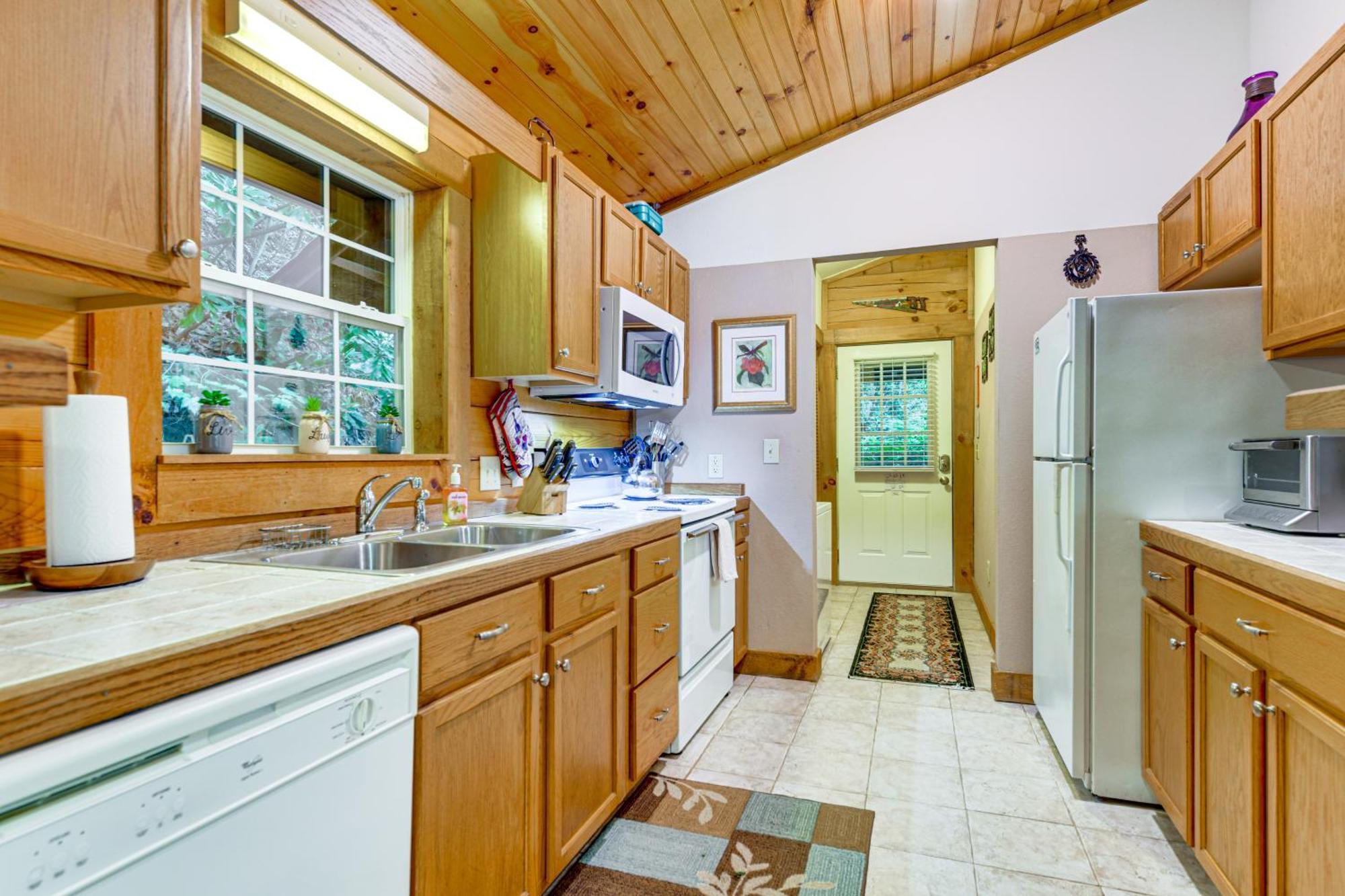 Serene Maggie Valley Retreat With Deck And Hot Tub! Zewnętrze zdjęcie