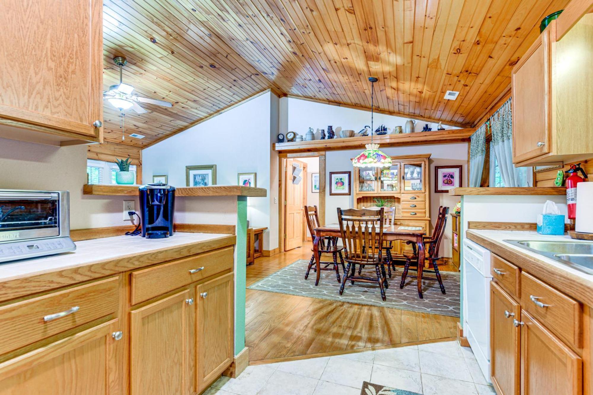 Serene Maggie Valley Retreat With Deck And Hot Tub! Zewnętrze zdjęcie