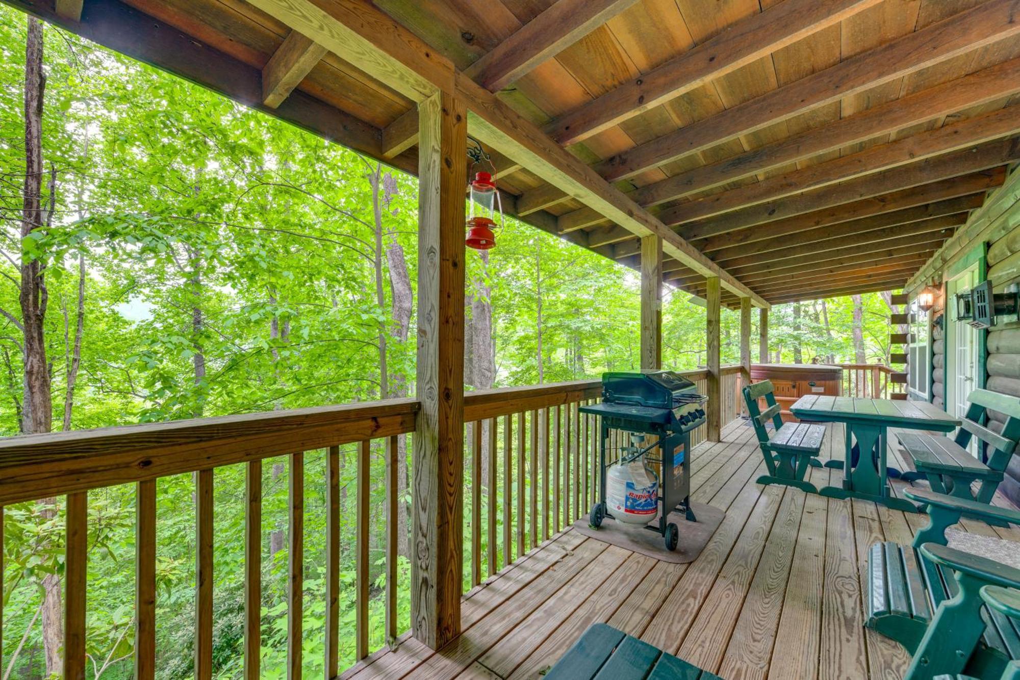 Serene Maggie Valley Retreat With Deck And Hot Tub! Zewnętrze zdjęcie