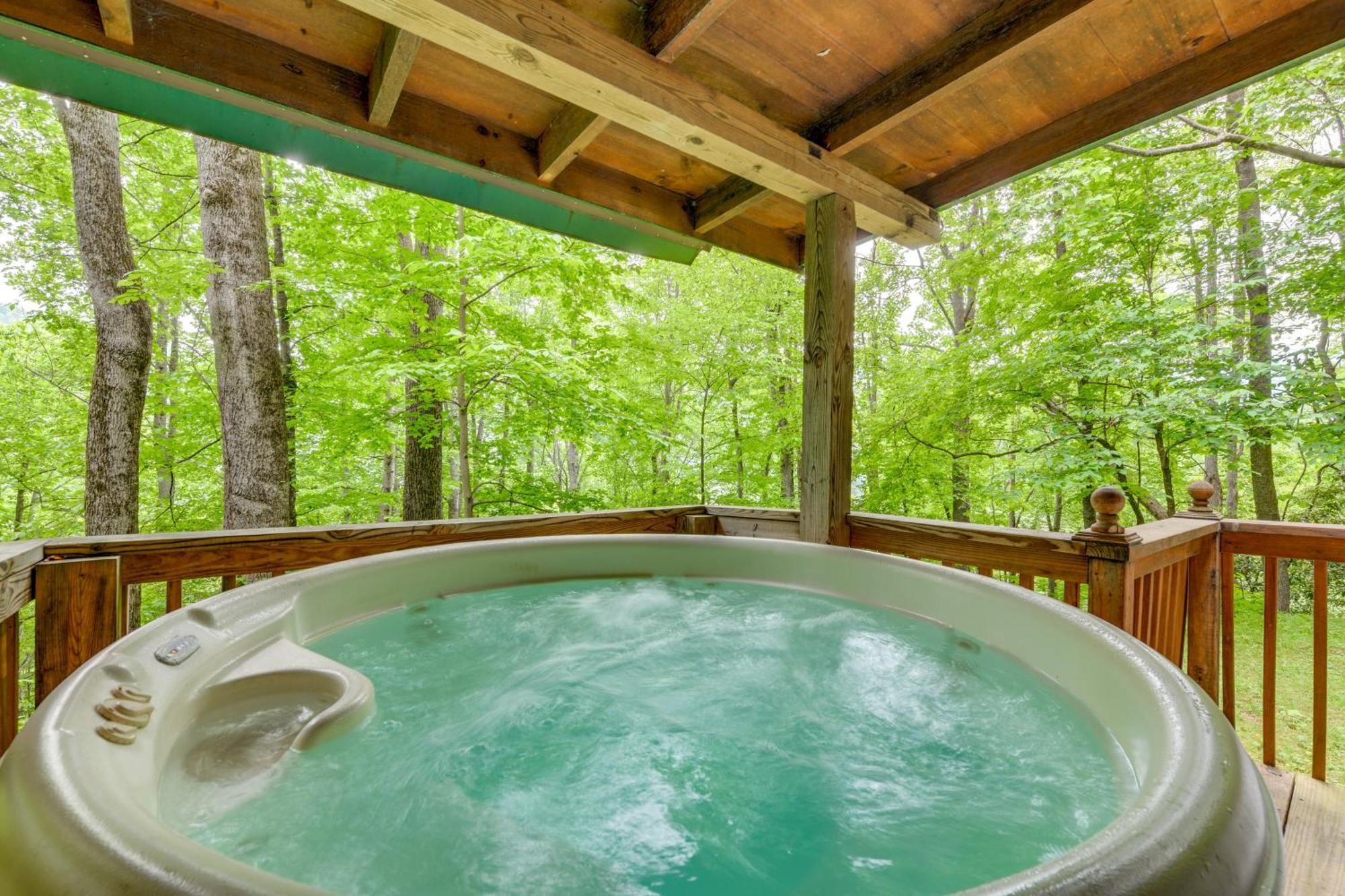 Serene Maggie Valley Retreat With Deck And Hot Tub! Zewnętrze zdjęcie