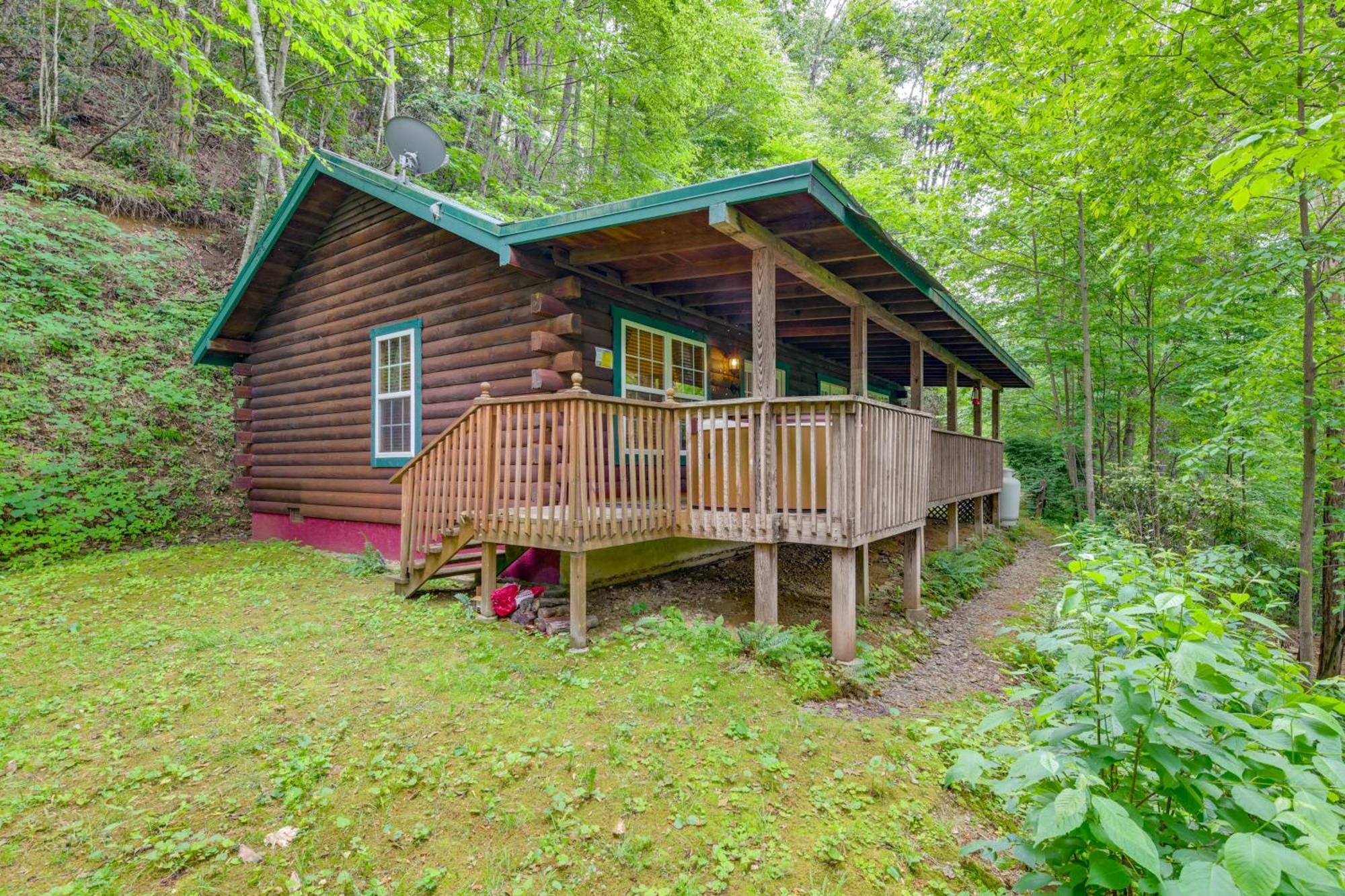 Serene Maggie Valley Retreat With Deck And Hot Tub! Zewnętrze zdjęcie