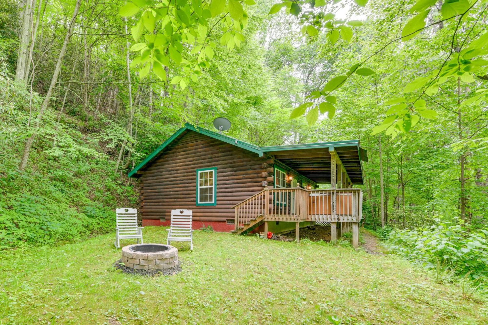 Serene Maggie Valley Retreat With Deck And Hot Tub! Zewnętrze zdjęcie